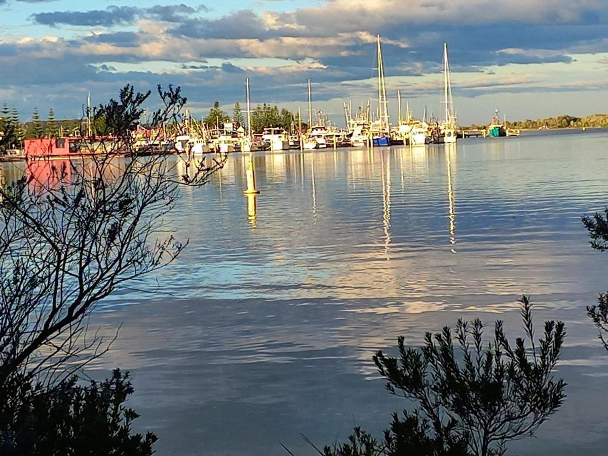 Heyfield Motel And Apartments Lakes Entrance Dış mekan fotoğraf