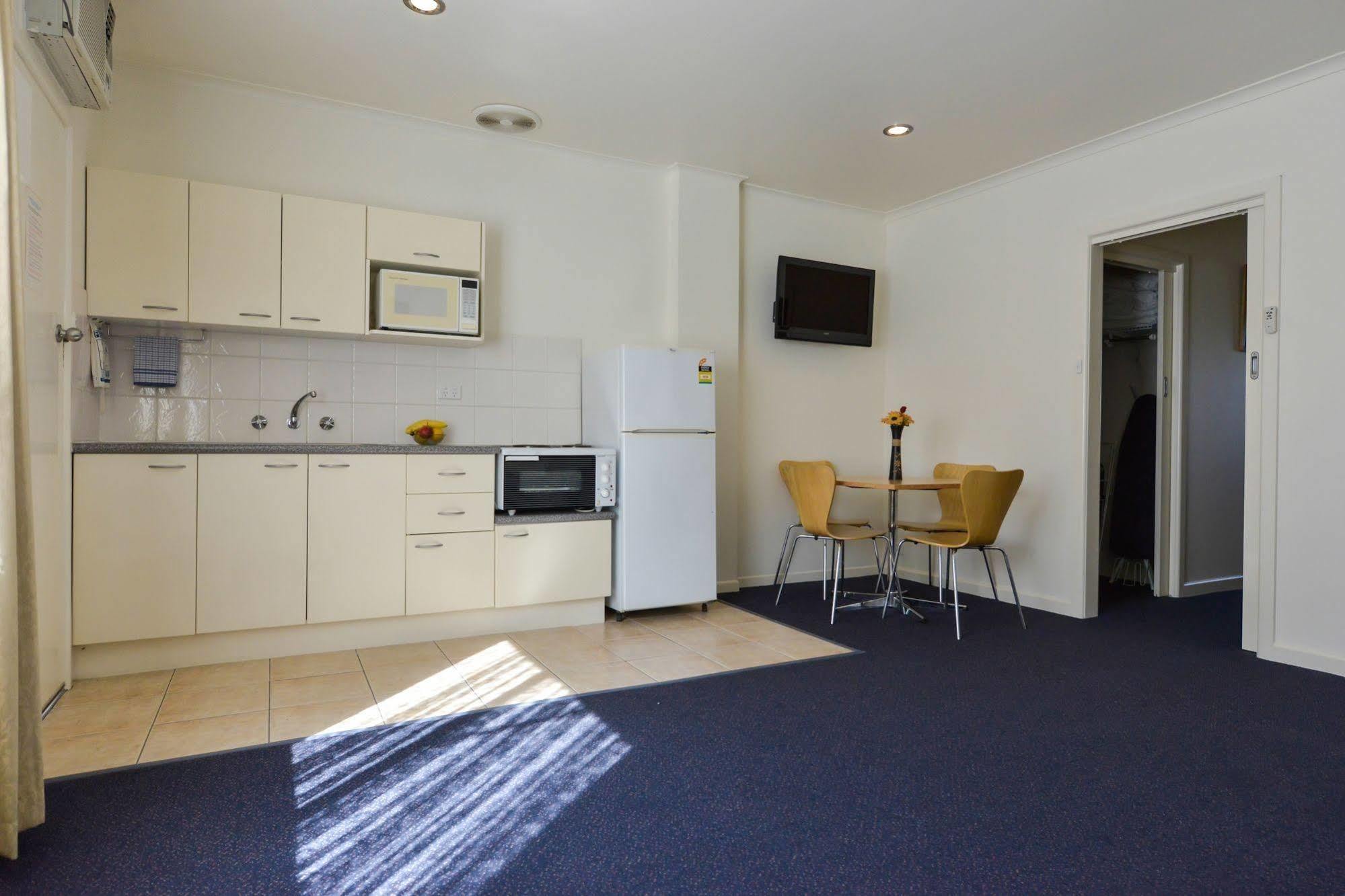 Heyfield Motel And Apartments Lakes Entrance Dış mekan fotoğraf